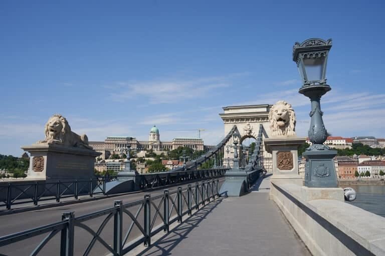 Photo of the Széchenyi Chain Bridge in Budapest, Hungary Széchenyi Lánchíd